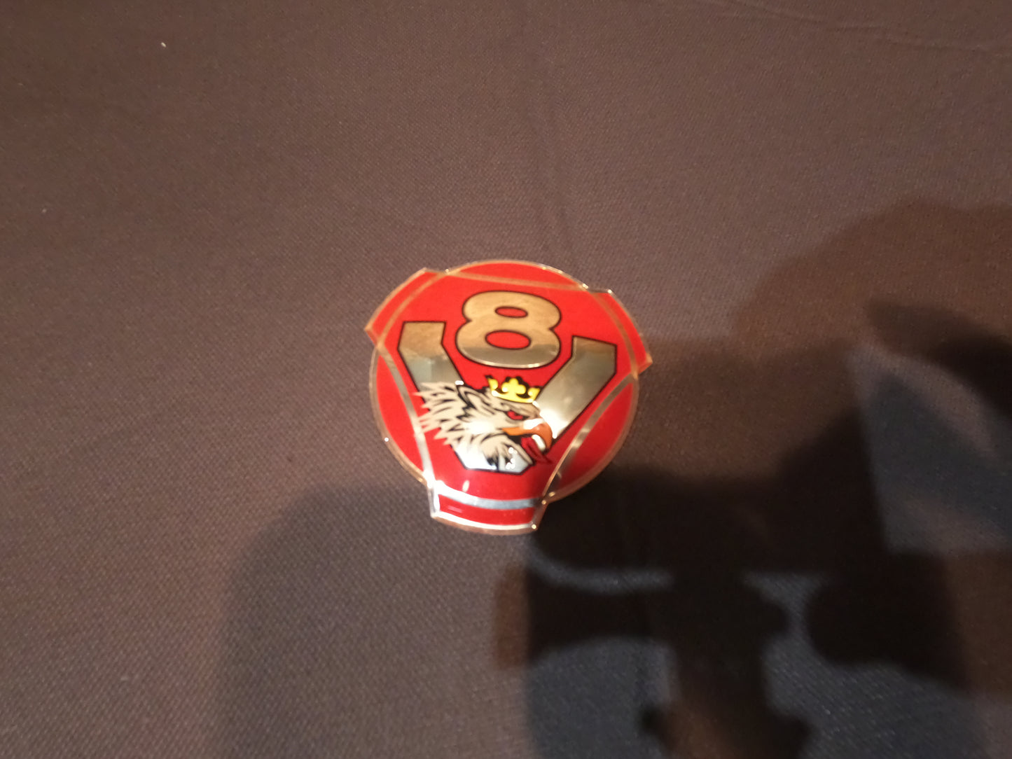 Chapa Insignia aguila Scania V8